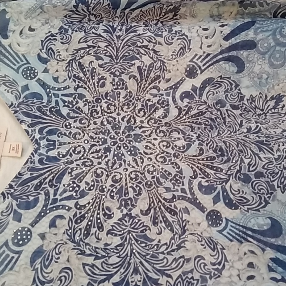 Blue and White Patterned Blouse - image 4